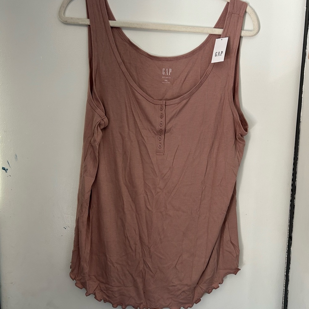 GAP - Rib Henley Lettuce Hem Tank